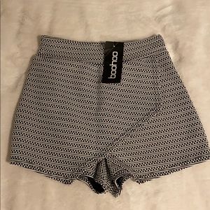 Boohoo Printed Envelope Skort